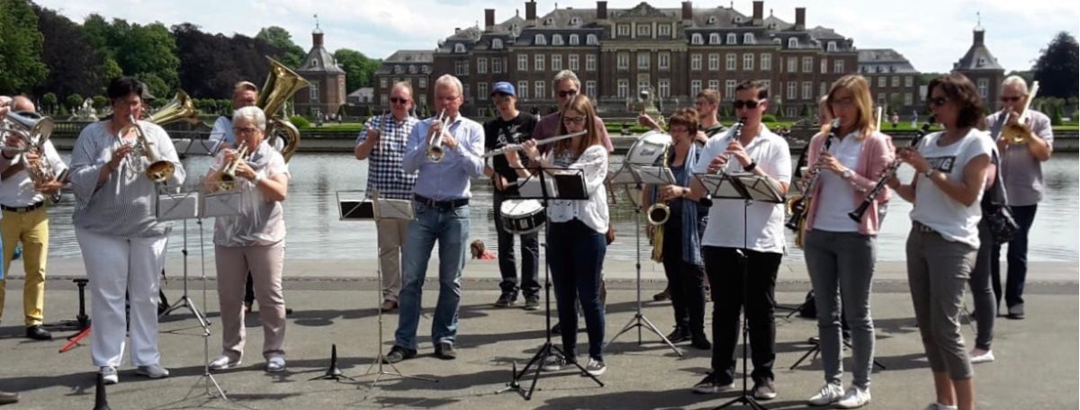 Konzert des Musikvereins Bornheim vor Schloss Nordkirchen